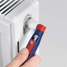 Load image into Gallery viewer, KNIPEX Pen-Style Control Cabinet Key (00 11 07)
